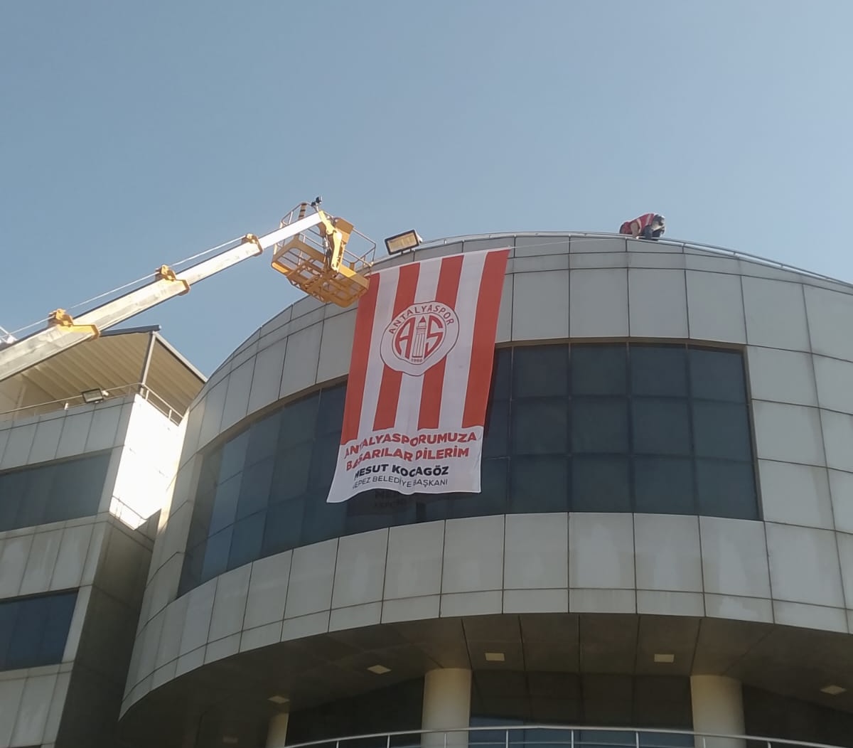 Kepez Antalyaspor bayraklarıyla donatıldı!